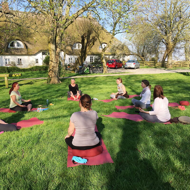 Yoga im Garten